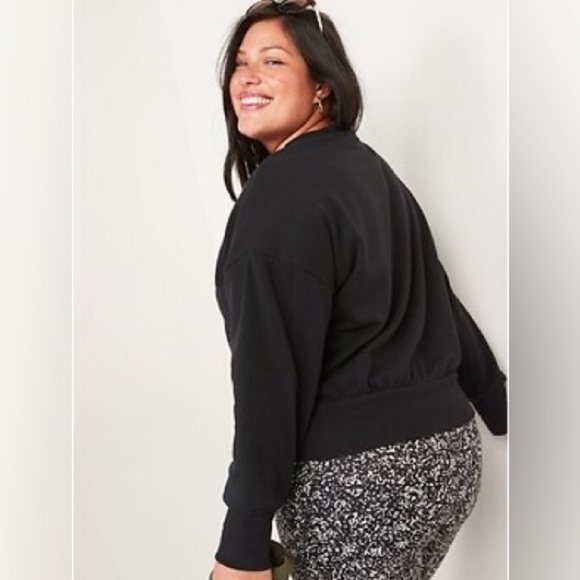 NWT! Black Loose Crew-Neck Plus-Size Cropped Sweatshirt - Size 4X Plus - Picture 2 of 3